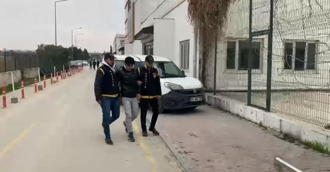 Evinde karşılaştığı şahsı kovaladı sokakta bıçaklayarak öldürdü