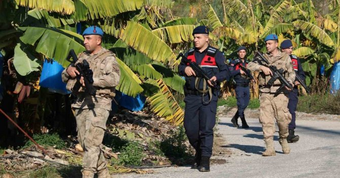 Jandarma komandolar narenciye hırsızları için nöbette