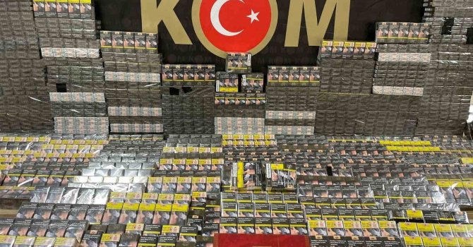 Tırda 2 bin 800 paket  kaçak sigara ele geçirildi