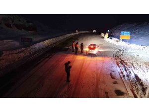 2000 rakımda eksi 10 derecede yoğun karla mücadele