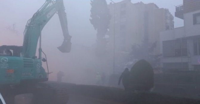 Yıkılan 9 katlı binada yangın çıktı