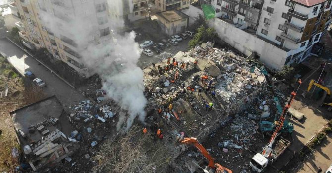 Osmaniye’de kurtarma çalışmalarının sürdüğü enkazlar havadan görüntülendi