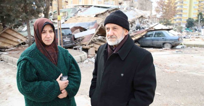 Enkaz altında kalmaktan dakikalarla kurtuldular