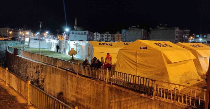 Şanlıurfa’da depremzedeler AFAD çadırlarına yerleştirildi