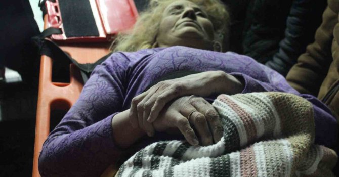 Nermin teyze 31 saat sonra enkaz altından sağ olarak çıkarıldı