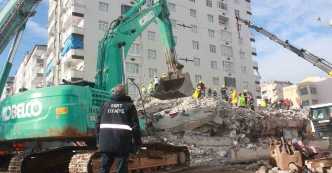 İhsami Apartmanı’ndan 27 yaralı, 19 cansız beden çıkartıldı