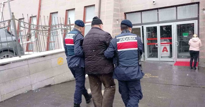 Firari FETÖ şüphelisi jandarma ekiplerince yakalandı