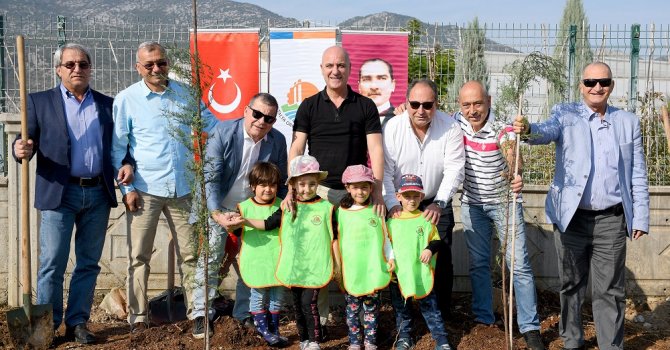 ANTALYA OSB’DE 7 BİN FİDAN TOPRAKLA BULUŞTU