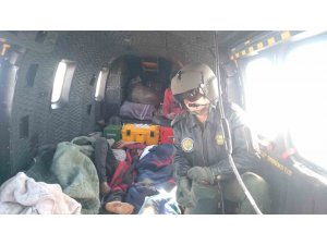 Hatay’da enkazdan kurtulan yaralılar uçakla Adana’ya getirildi