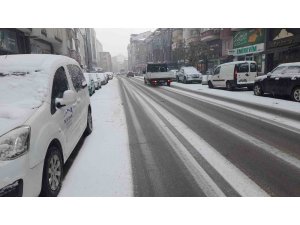 Dün gece başlayan kar yağışı Ereğli’de etkili oldu