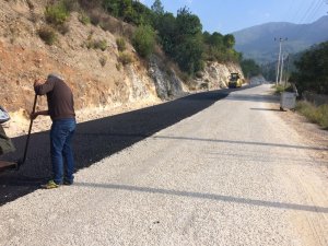 Alanya’da bozulan yollar hızla asfaltlandı