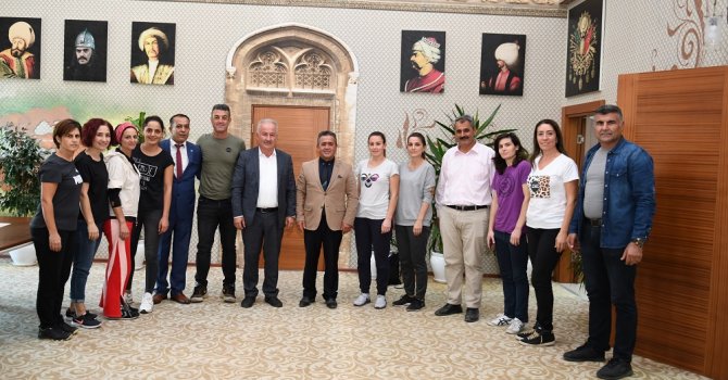 Başkan Şahin’den öğretmenlere büyük övgü