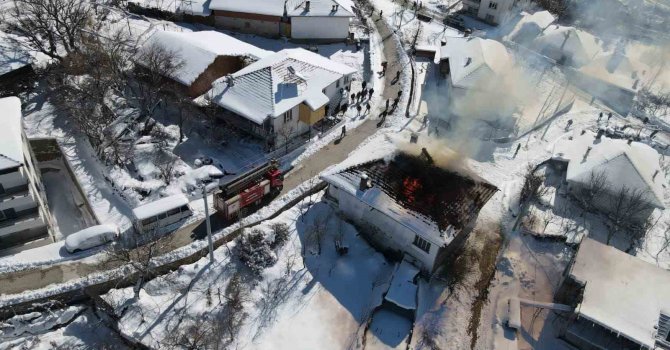 Burdur’da müstakil ev çıkan yangında kül oldu