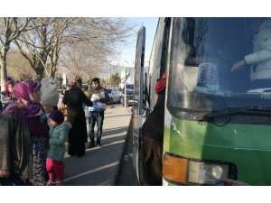 Manisa Büyükşehir Belediyesinin otobüsleri depremzedelerin hizmetinde