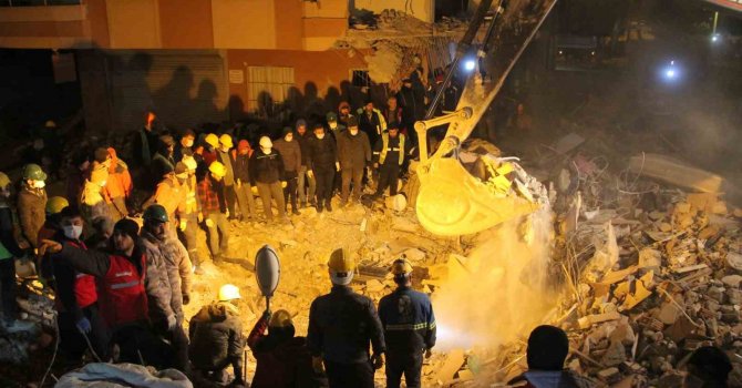 Köpek belirliyor, ekipler o bölgeyi arıyor