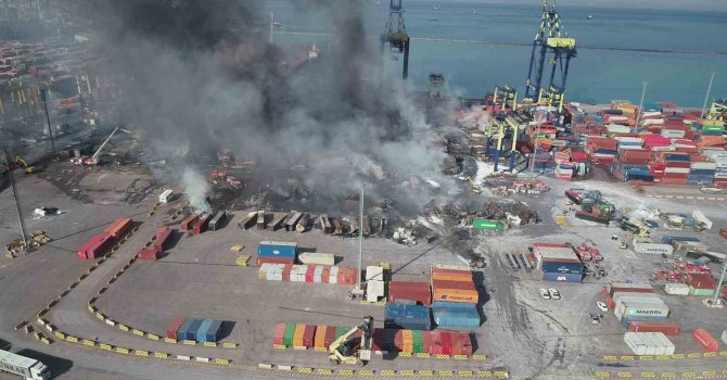 İskenderun Limanı’ndaki yangın 3’üncü gününde havadan görüntülendi