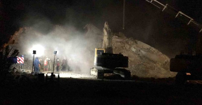 Depremde yıkılan binada şok soruşturma