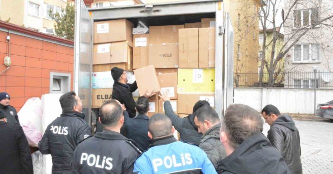 Kastamonu polisi depremzedeler için tek yürek oldu
