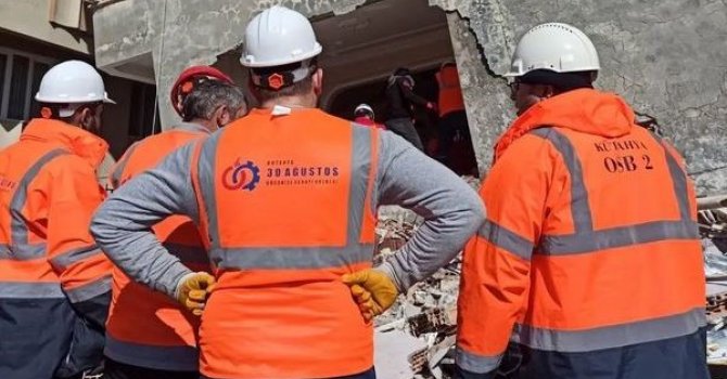 Kütahya 30 Ağustos OSB ekibi deprem bölgesinde