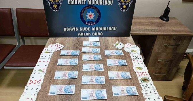 Kumar oynarken suçüstü yakalandılar