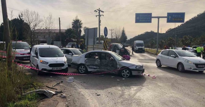 Marmaris’te zincirleme trafik kazası: 1 ölü, 2 yaralı