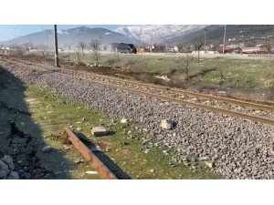 Depremde bükülen raylar onarıldı