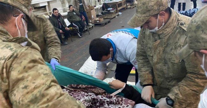 TCG İskenderun yaralı tahliyesine devam ediyor