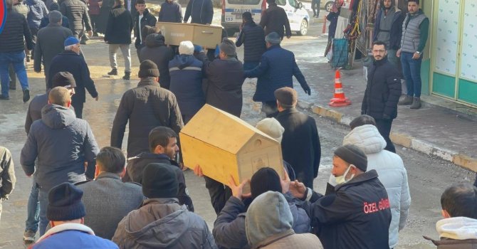 Depremde hayatını kaybeden aile Dursunbey’de toprağa verildi