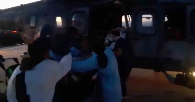 Deprem bölgesinde yaralıların tahliyesi devam ediyor