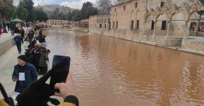 Balıklıgöl suyu deprem sonrası çamur rengine büründü