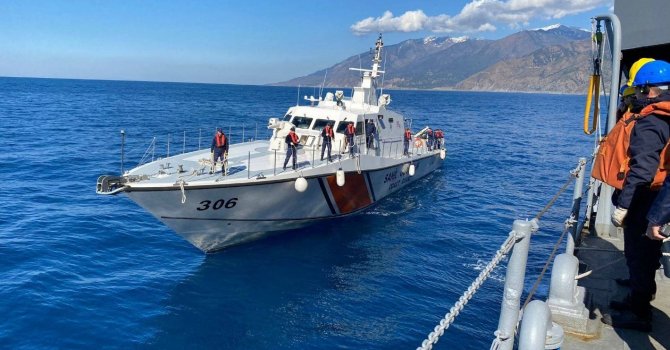 TCG Sarucabey, yardım malzemelerini Hatay’a ulaştırdı