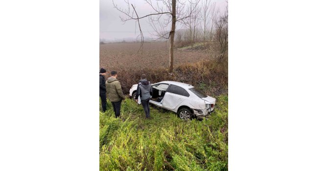D-100’de otomobil şarampole uçtu: 1 hafif yaralı