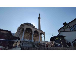 Kosova’da 900 camide depremde hayatını kaybedenler için dualar okundu