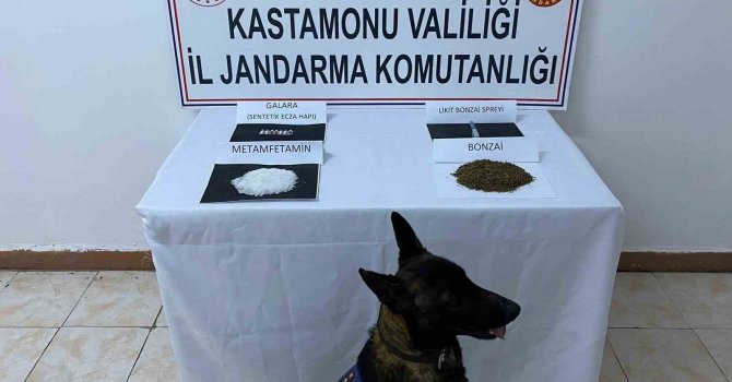 Yol kontrol sırasında durdurulan araçlarda uyuşturucu yakalandı: 6 gözaltı