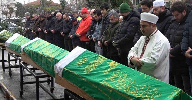 Hatay’da depremde ölen aynı aileden 5 kişi Yalova’da toprağa verildi