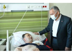 Başkan Büyükkılıç depremzedeleri hastanede ziyaret etti