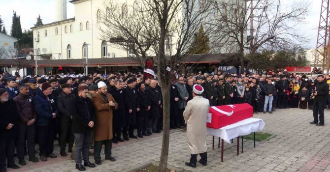 İlk görev gününde depremde hayatını kaybeden uzman onbaşı toprağa verildi