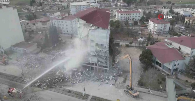 Depremin merkez üssü Pazarcık’ta kontrollü yıkım çalışmaları başladı