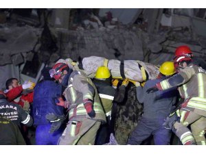 Genç anne enkazdan 111 saat sonra kurtarıldı, 7 aylık bebeği hayatını kaybetti