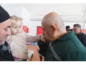 Tarım ve Orman Bakanı Kirişci, Tufanbeyli’de depremzedeleri ziyaret etti