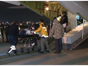 Adana’dan 4 yaralı askeri ambulans uçakla İstanbul’a getirildi