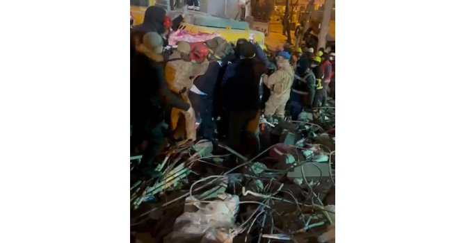 Diyarbakır’da 122 saat sonra enkazdan sağ kurtarıldı