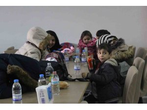 Kahramanmaraş’tan İzmir’e ilk depremzede kafilesi geldi