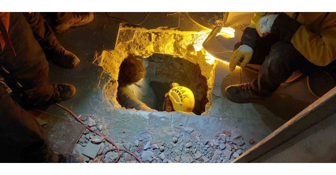 DAK ekibi deprem bölgesinde canlara umut oldu