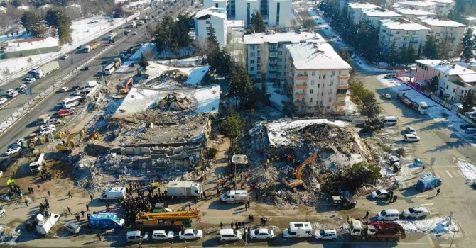 Malatya’da depremin altıncı gününde arama kurtarma çalışmaları havadan görüntülendi