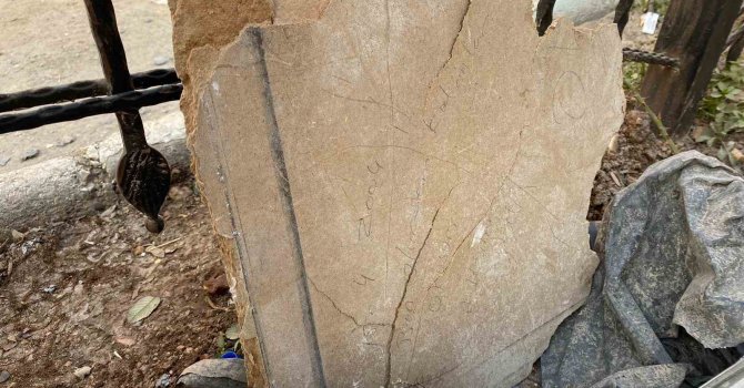 Kahramanmaraş’ta enkazda “Ben ölürsem kalanlar okusun” yazılı tahta parçası bulundu