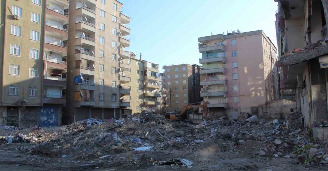 Diyarbakır’da Yoldaş Apartmanı’nda enkaz çalışması tamamlandı