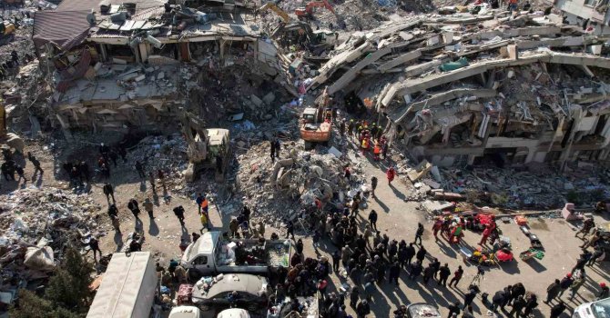 Kahramanmaraş’ta cenazesini alan ailenin acı görüntüleri