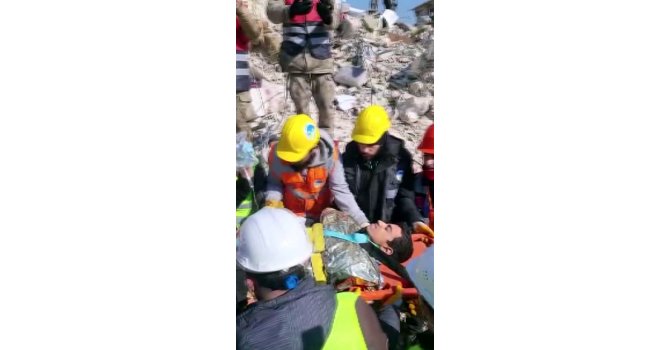 128’inci saatte kesilmeyen umut: 13 yaşındaki Ahmet Arda sağ kurtarıldı