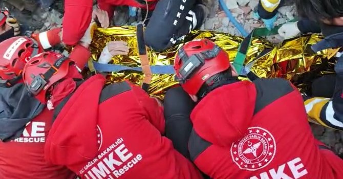 Adıyaman’da 129’uncu saatte enkazdan sağ kurtarıldı